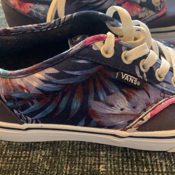 Hawaiian floral print lace up vans - Picture 4 of 6